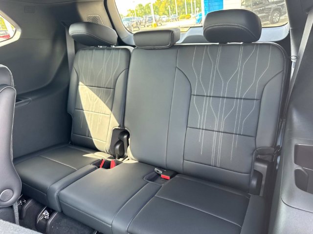 New 2027 Buick Enclave Avenir w/ LPO, Illumination Package FWD image 18