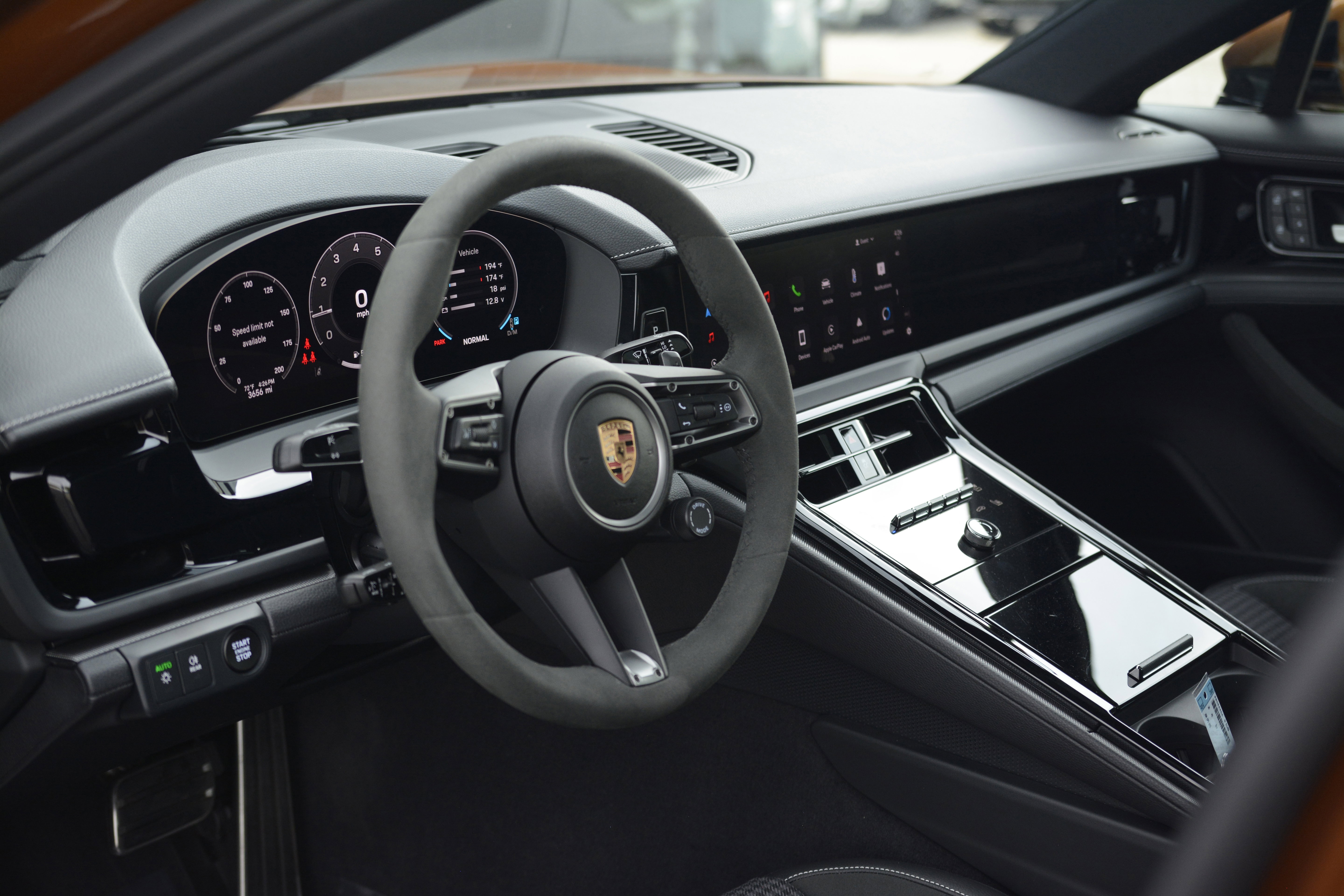 Certified 2025 Porsche Panamera 4 AWD/4WD image 4