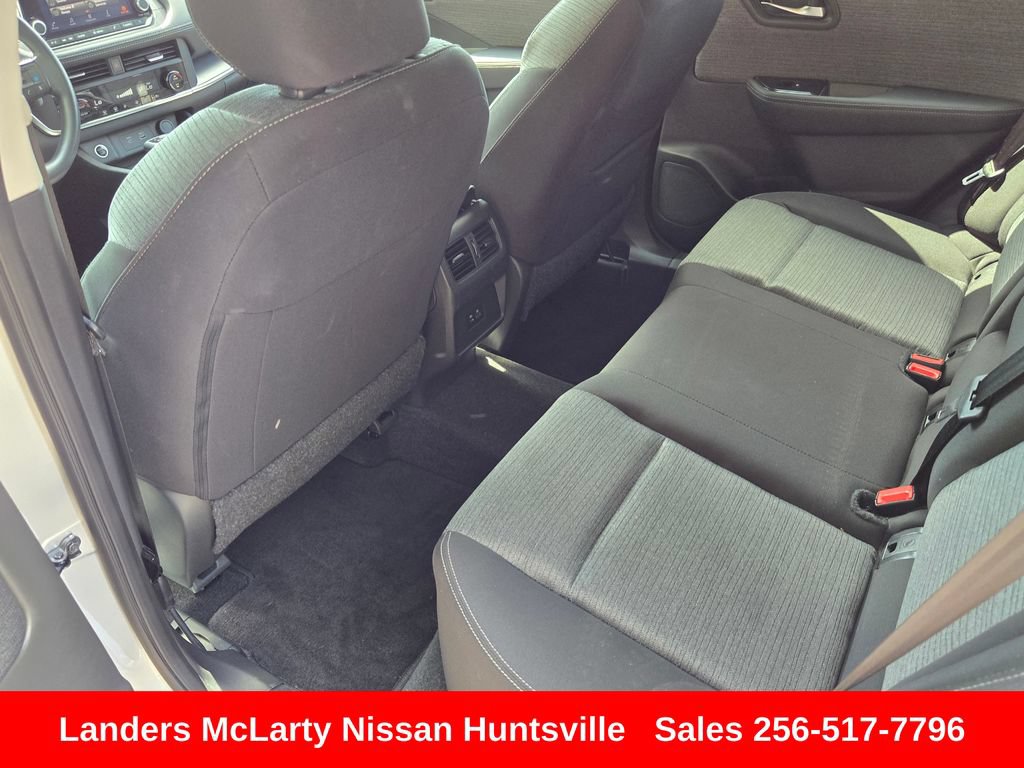 Used 2023 Nissan Rogue SV FWD image 14