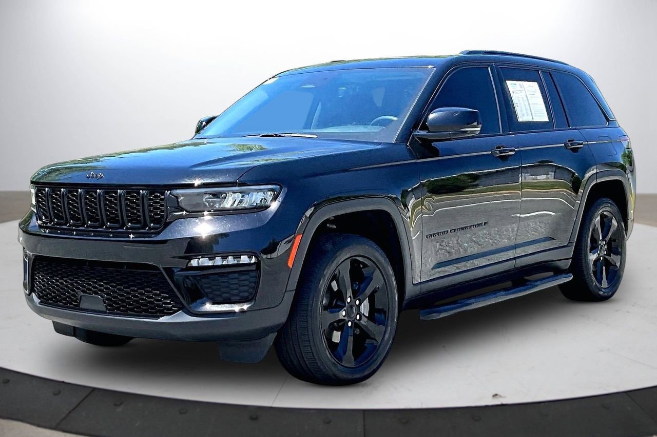 Used 2023 Jeep Grand Cherokee Limited w/ Black Appearance Package AWD/4WD image 4