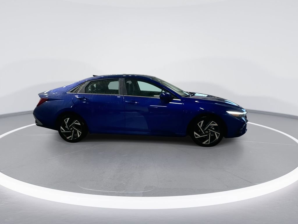 Certified 2025 Hyundai Elantra SEL image 7