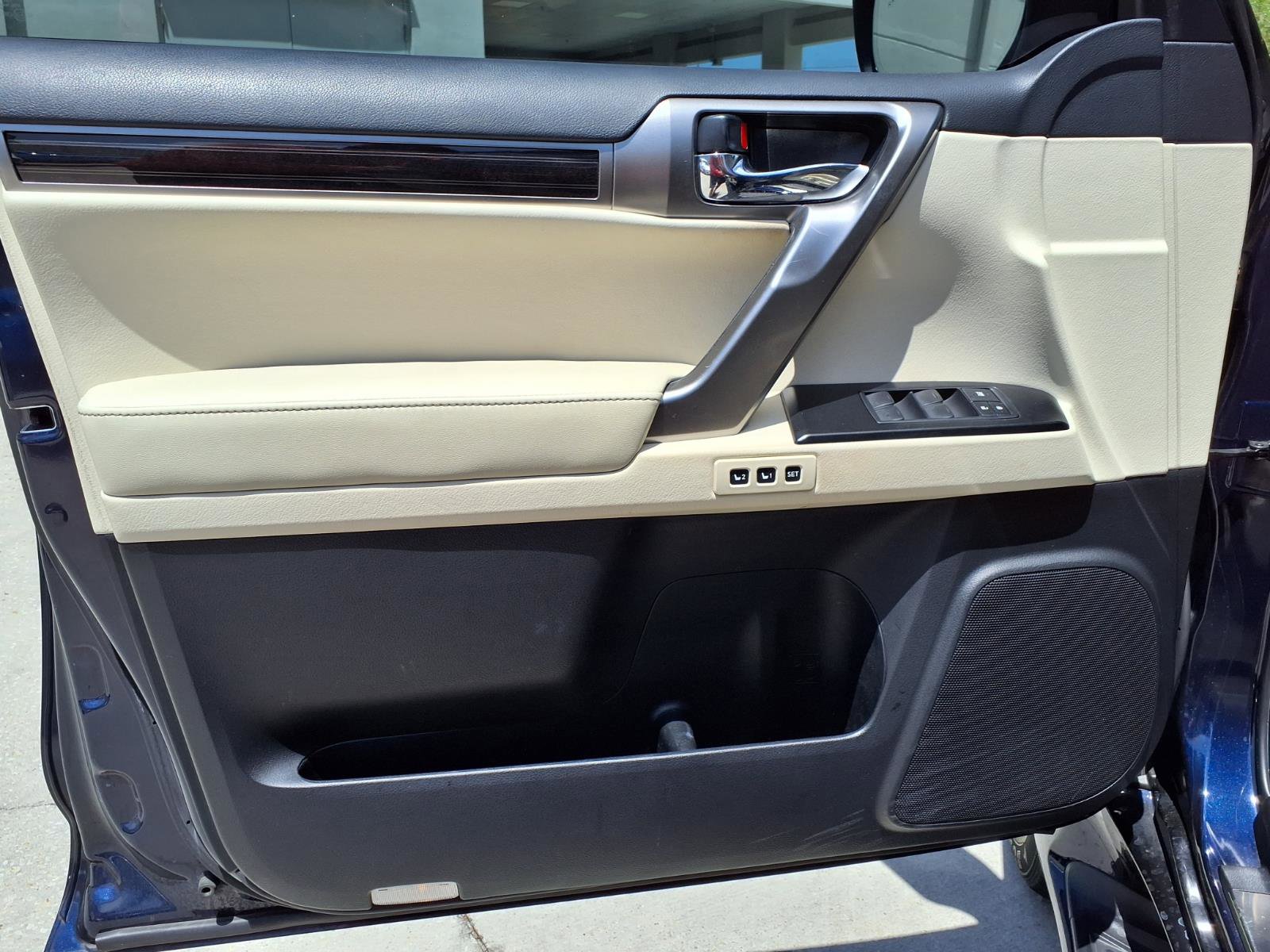 Used 2023 Lexus GX 460 Premium w/ Accessory Package image 14