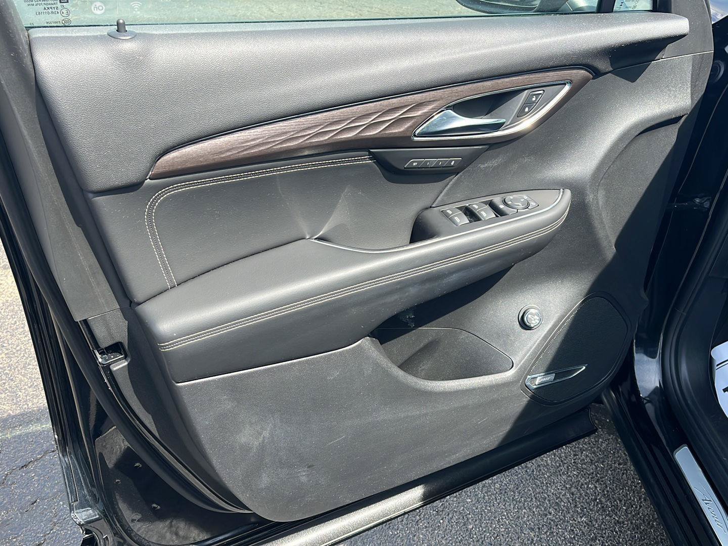 Used 2023 Buick Envision Avenir AWD/4WD image 19