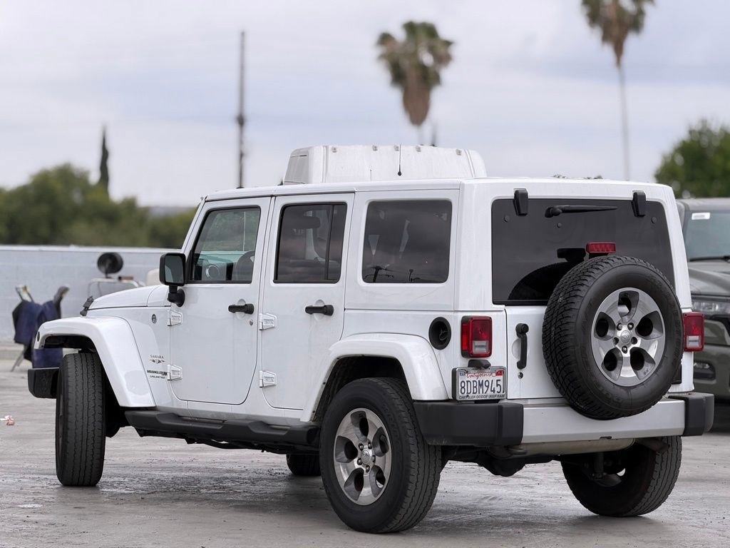 Used 2018 Jeep Wrangler Unlimited Sahara w/ Connectivity Group AWD/4WD image 2