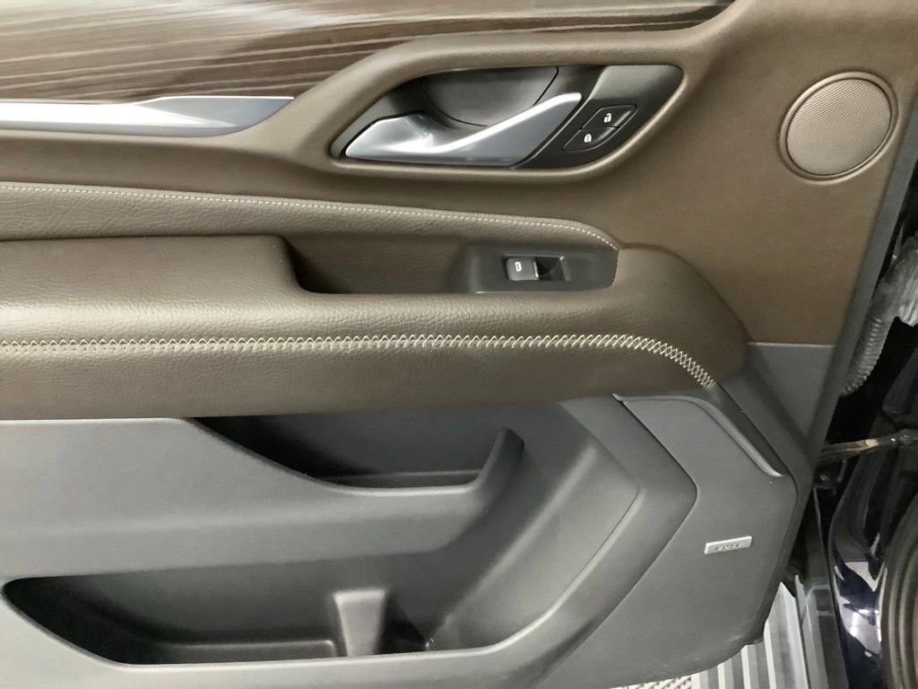 Used 2022 GMC Yukon XL Denali w/ Denali Premium Package AWD/4WD image 5