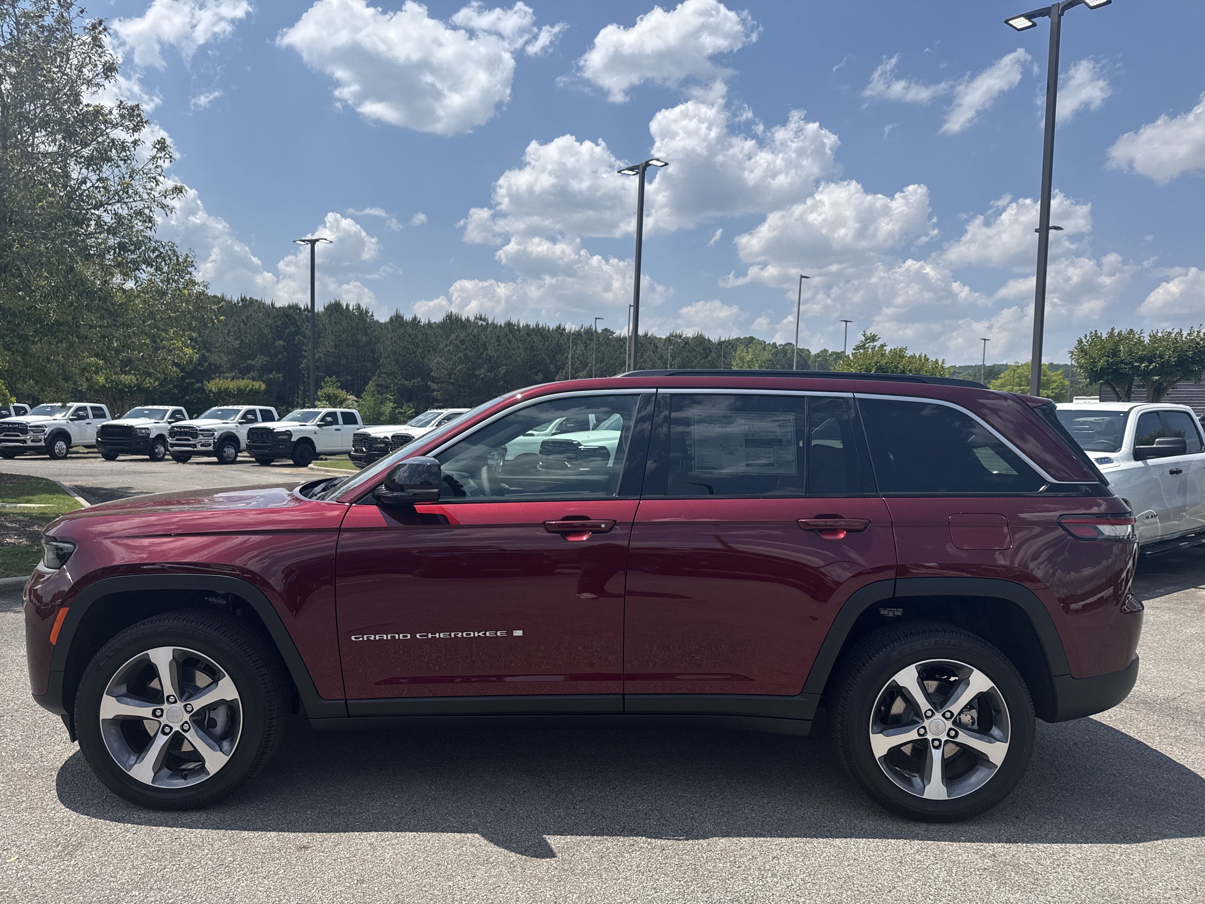 New 2026 Jeep Grand Cherokee Limited AWD/4WD image 4