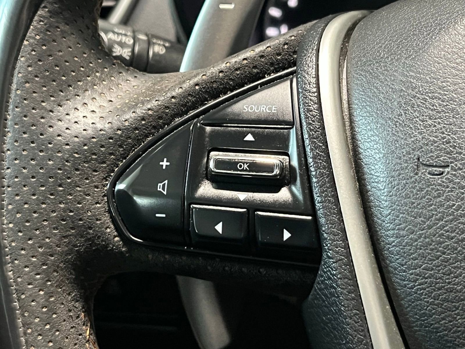 Used 2022 Nissan Maxima SR w/ Sport Mat Group FWD image 33