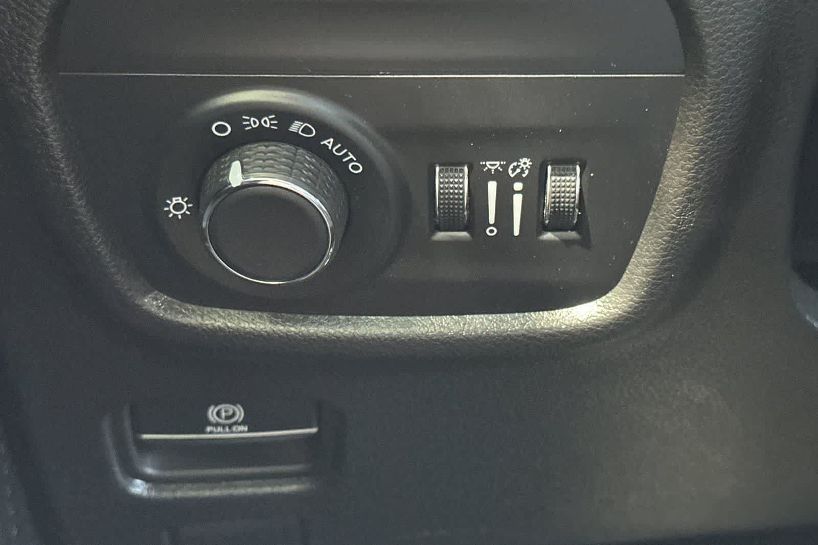Used 2024 Jeep Grand Cherokee Altitude RWD image 32