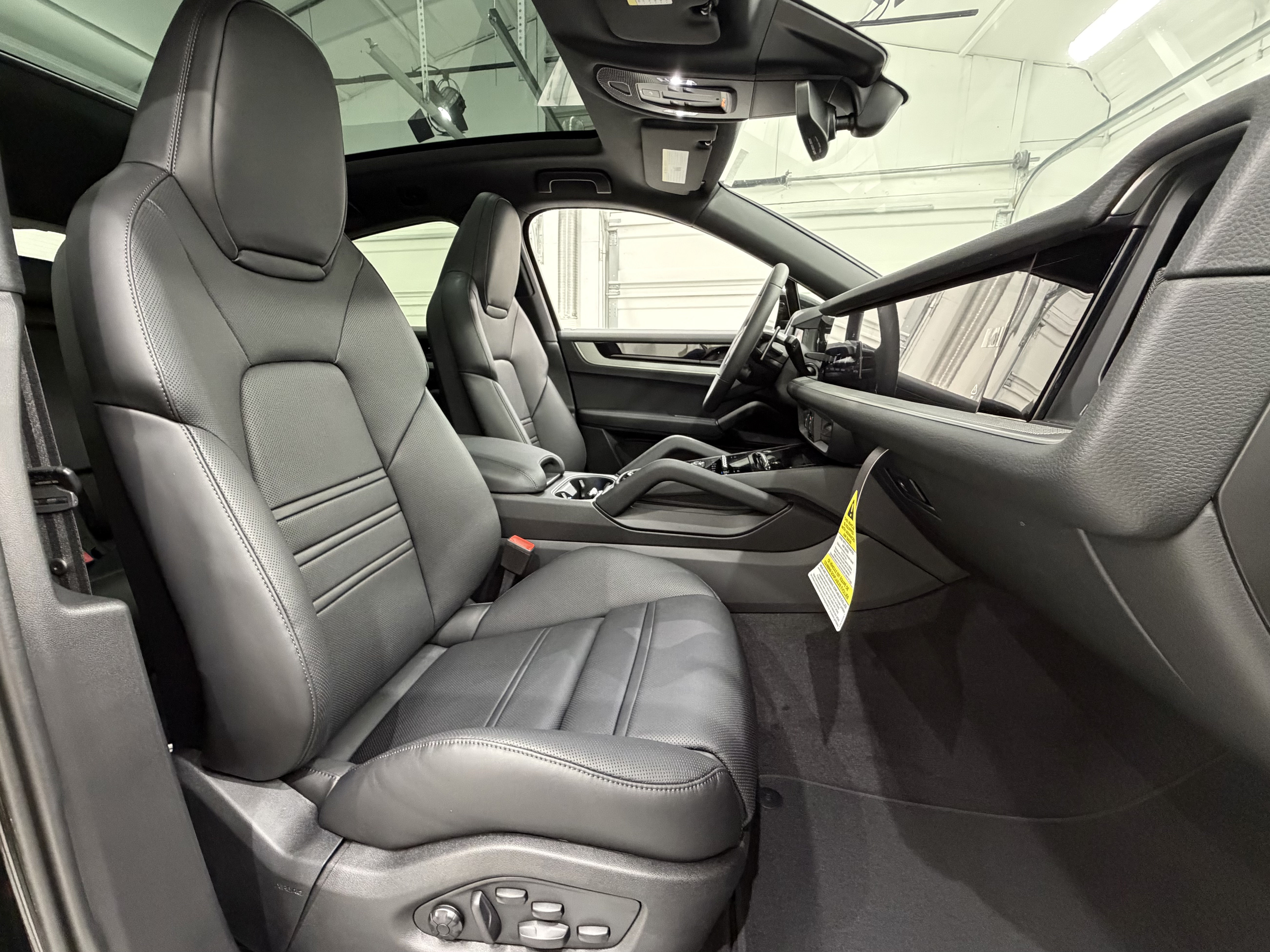 New 2026 Porsche Cayenne Coupe AWD/4WD image 23