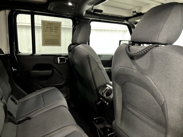 Used 2025 Jeep Gladiator Sport image 18