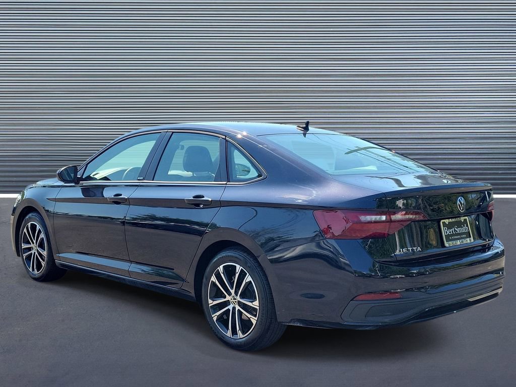 Used 2024 Volkswagen Jetta Sport image 4