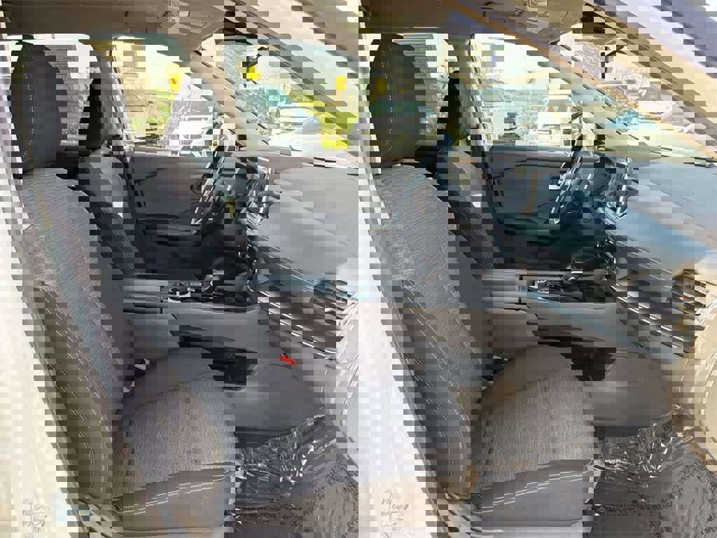 Used 2023 Nissan Rogue SV image 34