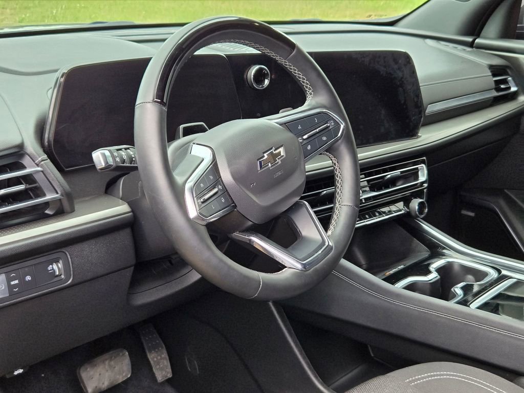 Used 2024 Chevrolet Traverse LT w/ Enhanced Driving Package FWD image 7