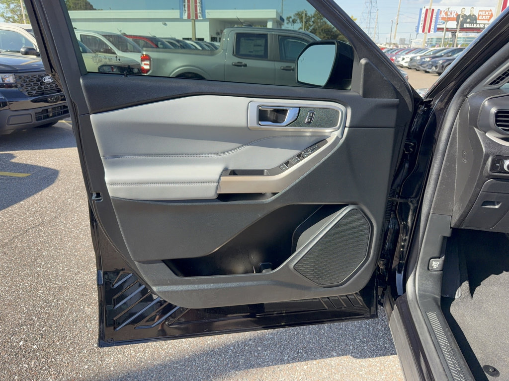 Certified 2023 Ford Explorer XLT w/ Equipment Group 202A image 9