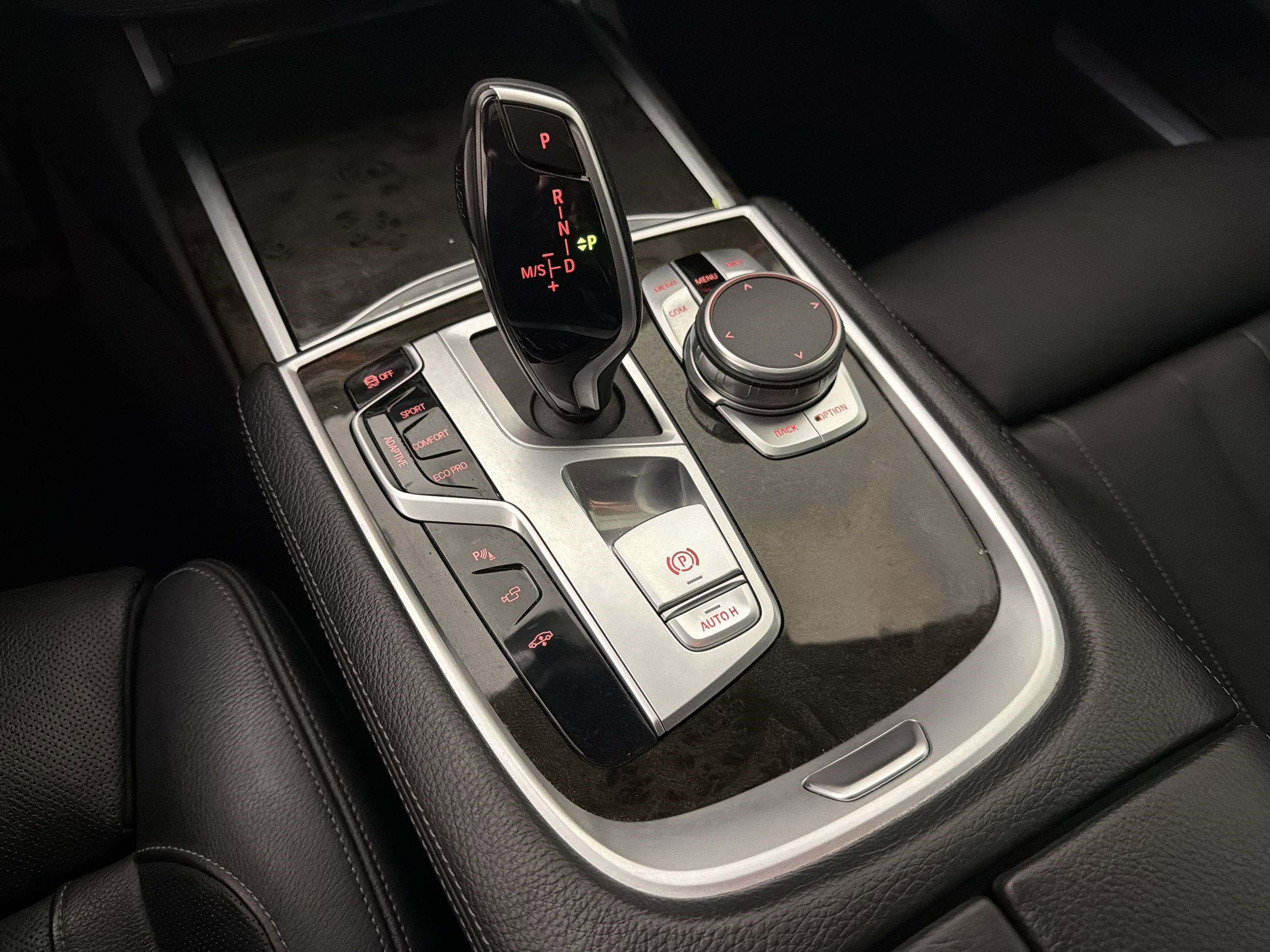 Used 2020 BMW 740i w/ M Sport Package RWD image 15