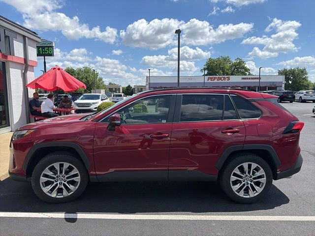 Used 2022 Toyota RAV4 XLE Premium AWD/4WD image 3