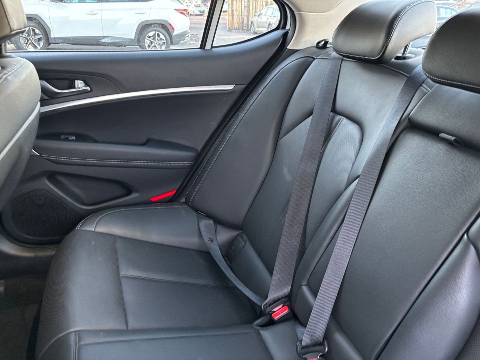 Used 2025 Genesis G70 2.5T image 41