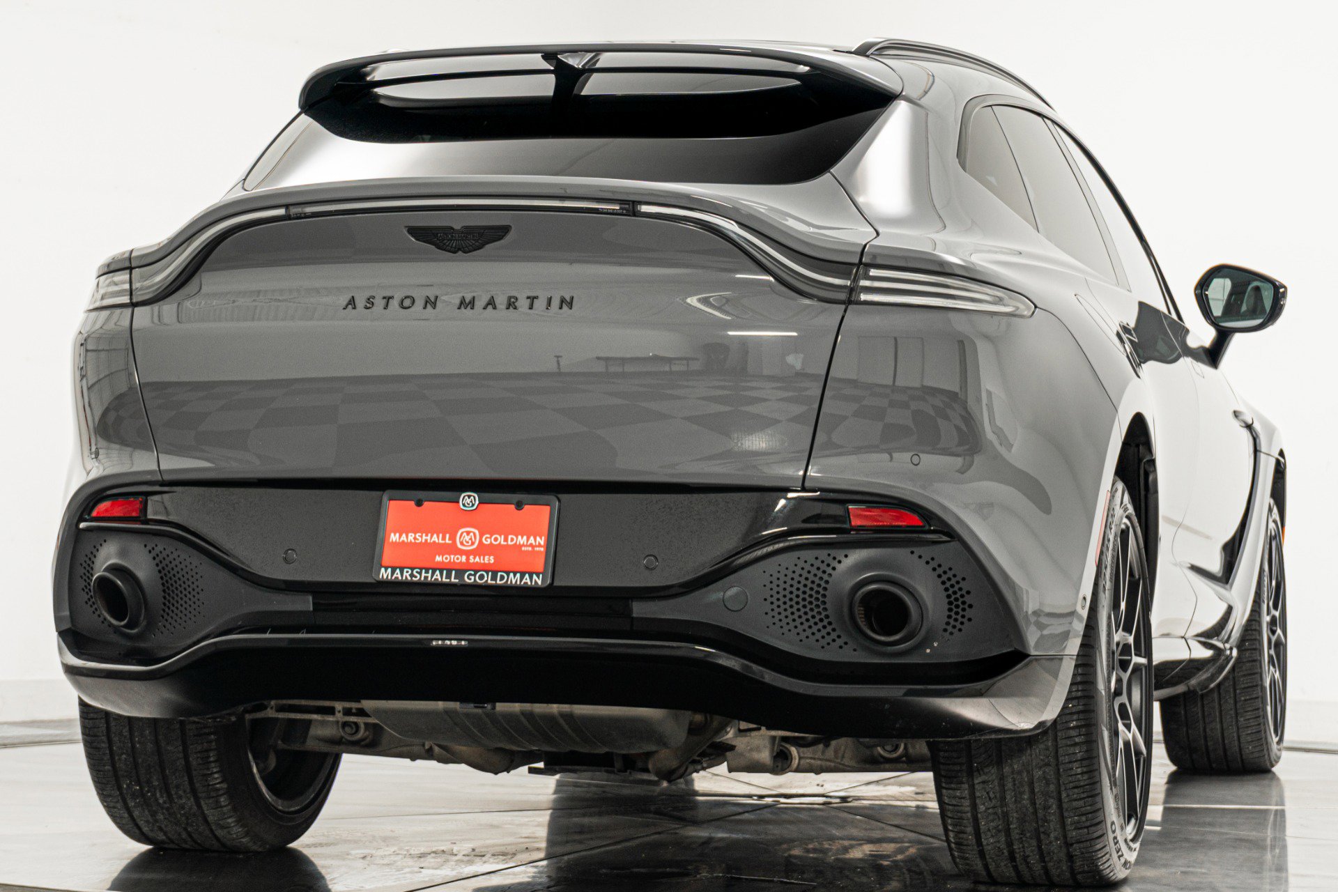 Used 2021 Aston Martin DBX image 9