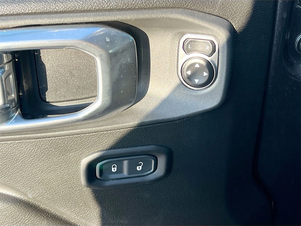 Used 2024 Jeep Gladiator Rubicon w/ Convenience Group image 17