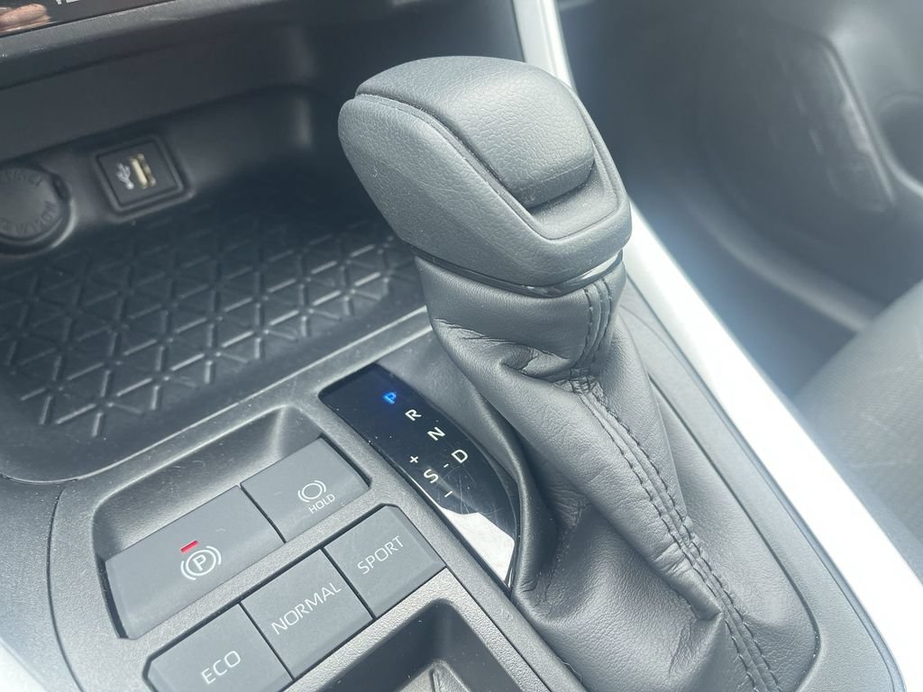Used 2025 Toyota RAV4 XLE FWD image 31