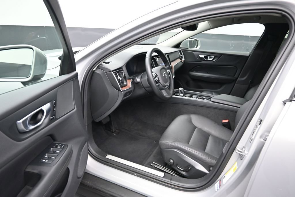 Used 2025 Volvo V60 B5 Cross Country Plus AWD/4WD image 9