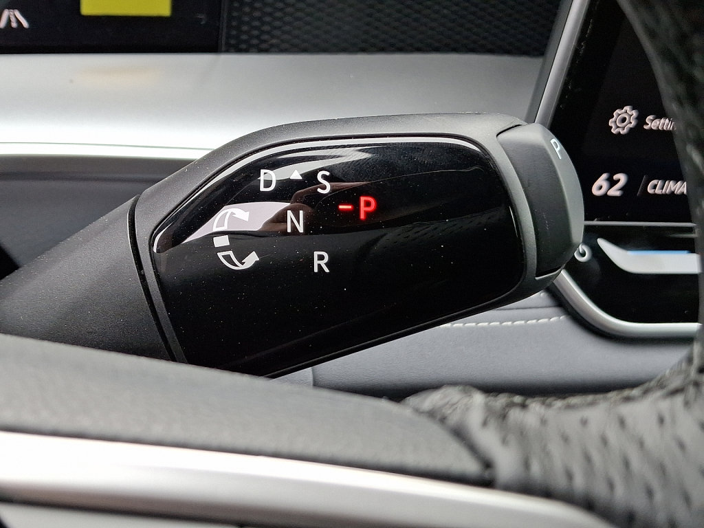 New 2026 Volkswagen Tiguan SE R-Line AWD/4WD image 17