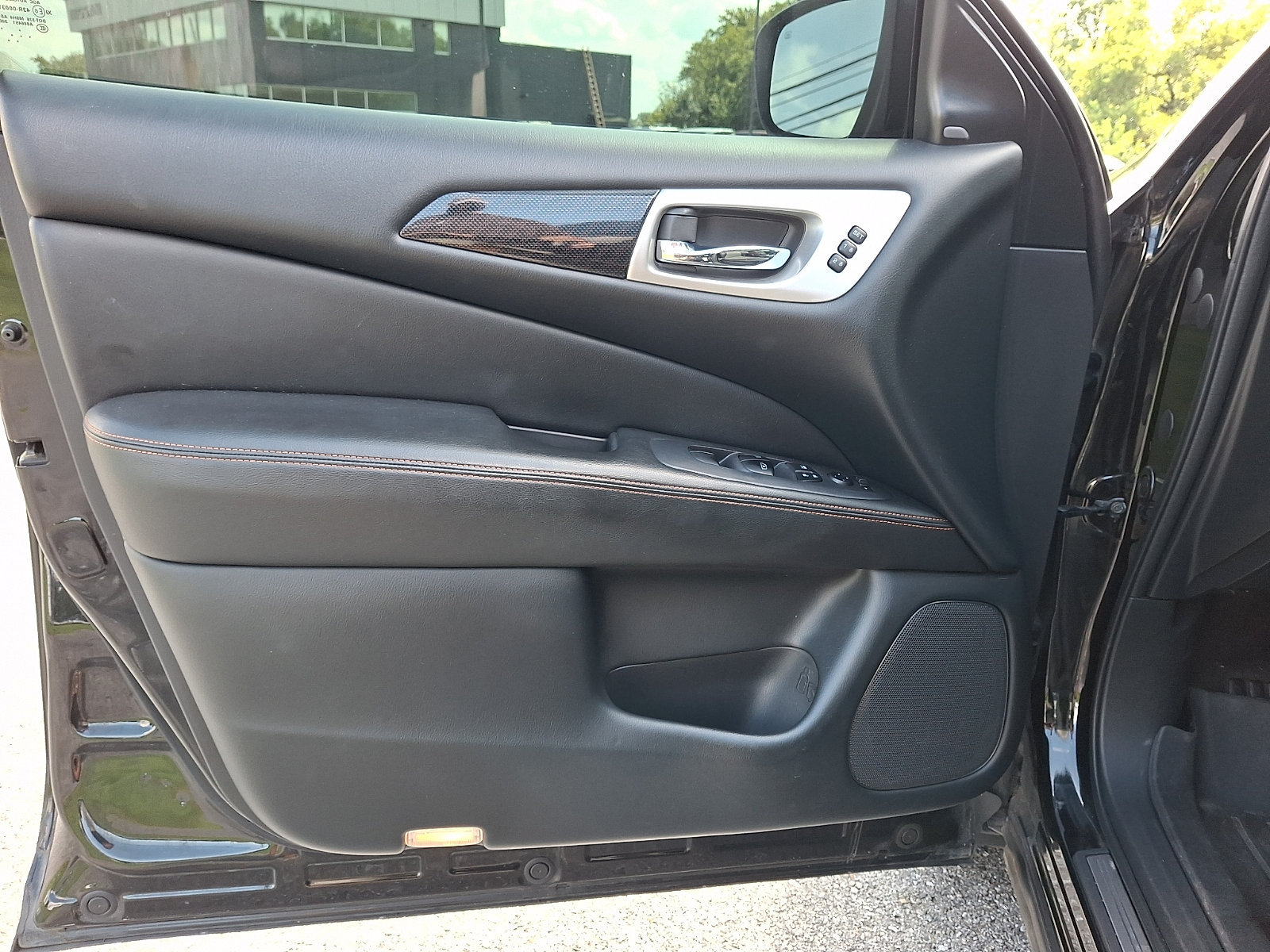 Used 2020 Nissan Pathfinder SL AWD/4WD image 15