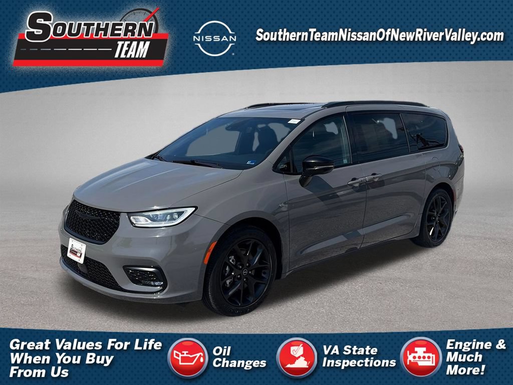 Used 2025 Chrysler Pacifica Limited