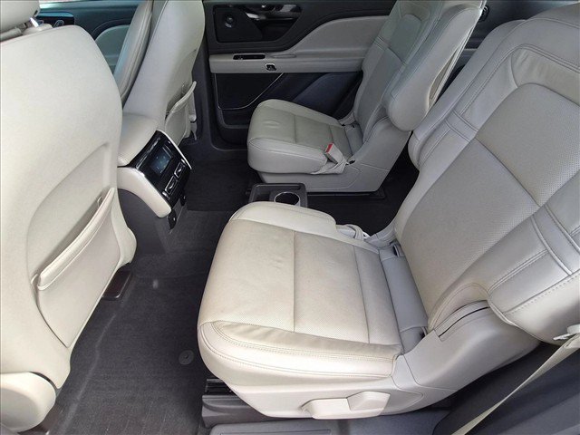Used 2020 Lincoln Aviator Reserve w/ Class IV Trailer Tow Package RWD image 18