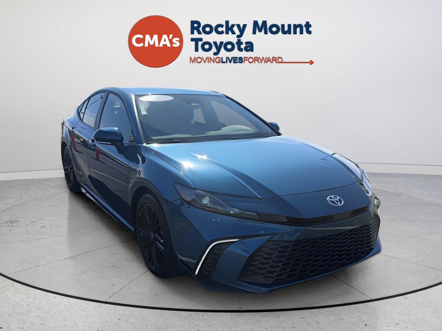 Used 2025 Toyota Camry SE w/ Convenience Package FWD image 3