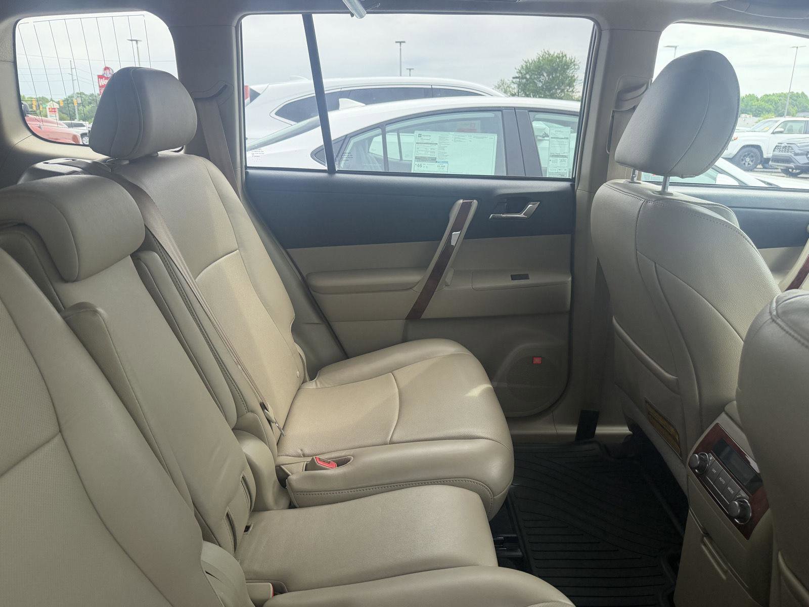 Used 2013 Toyota Highlander Limited FWD image 11