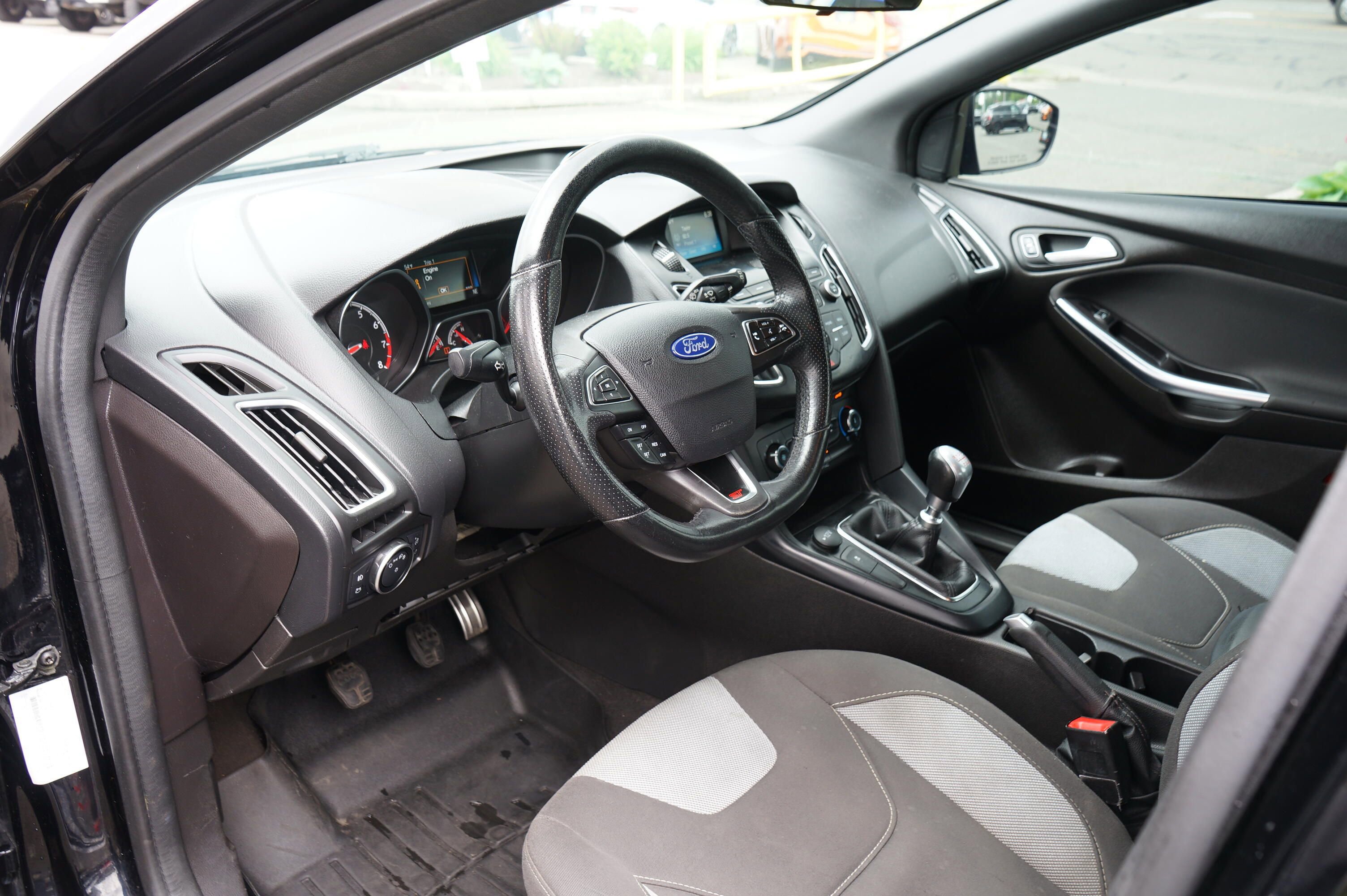 Used 2018 Ford Focus ST FWD image 13