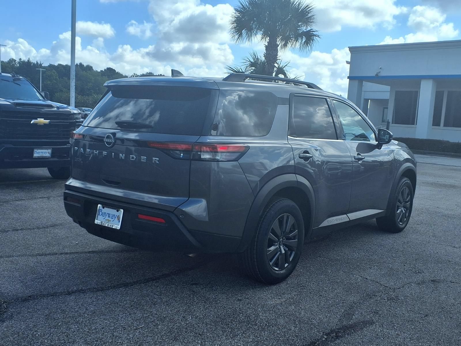Used 2025 Nissan Pathfinder SV FWD image 2