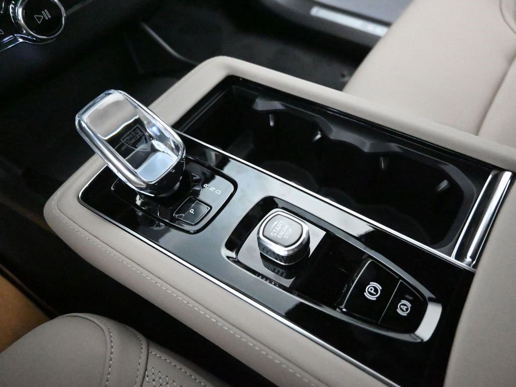 New 2026 Volvo XC90 B5 Plus image 24