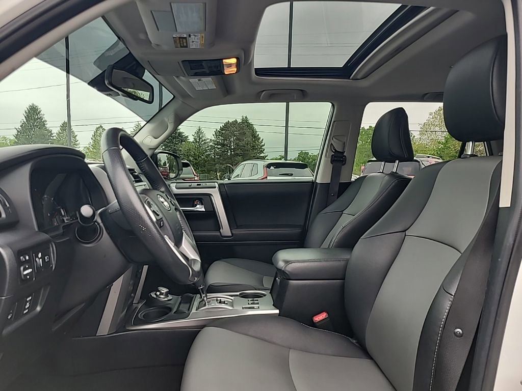 Used 2020 Toyota 4Runner SR5 Premium w/ Moonroof Package AWD/4WD image 7