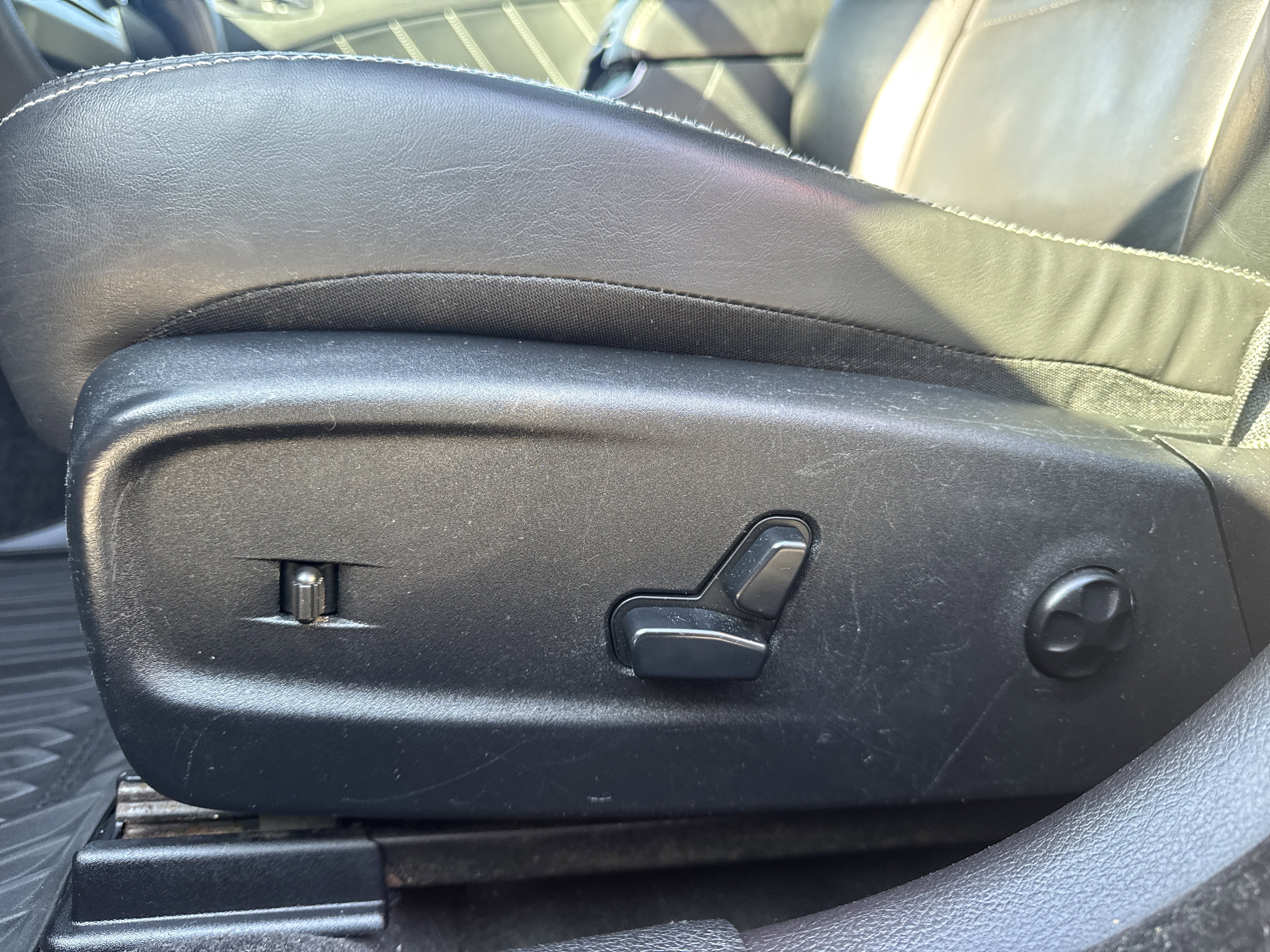 Used 2011 Dodge Charger R/T AWD/4WD image 16