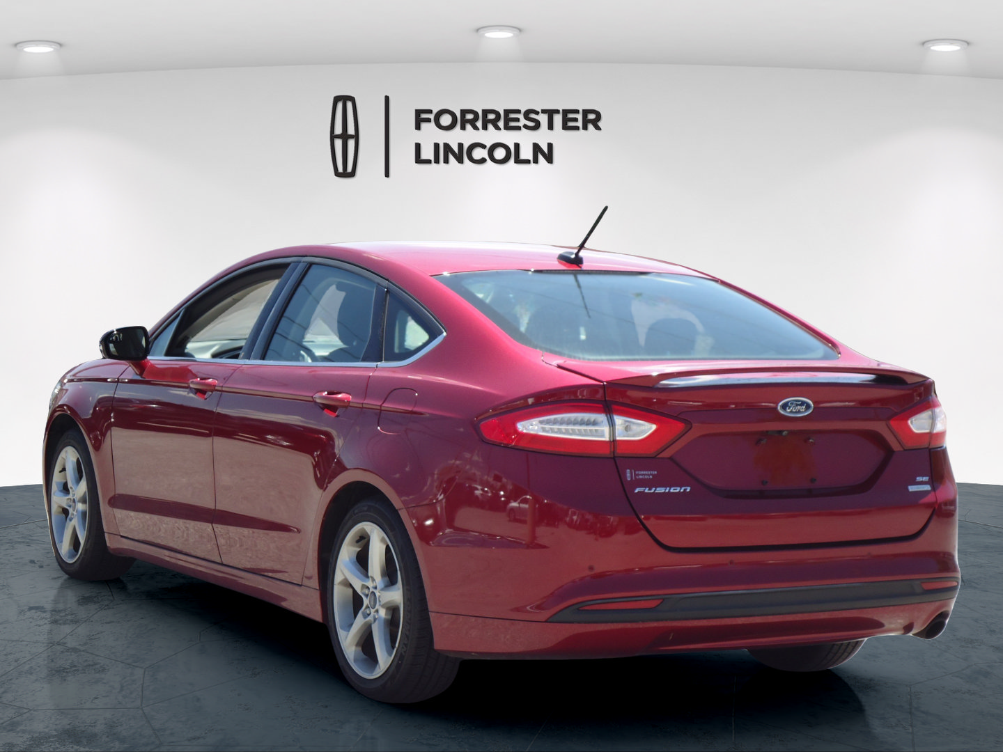 Used 2015 Ford Fusion SE FWD image 5