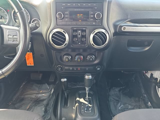 Used 2017 Jeep Wrangler Unlimited Rubicon w/ Connectivity Group AWD/4WD image 11