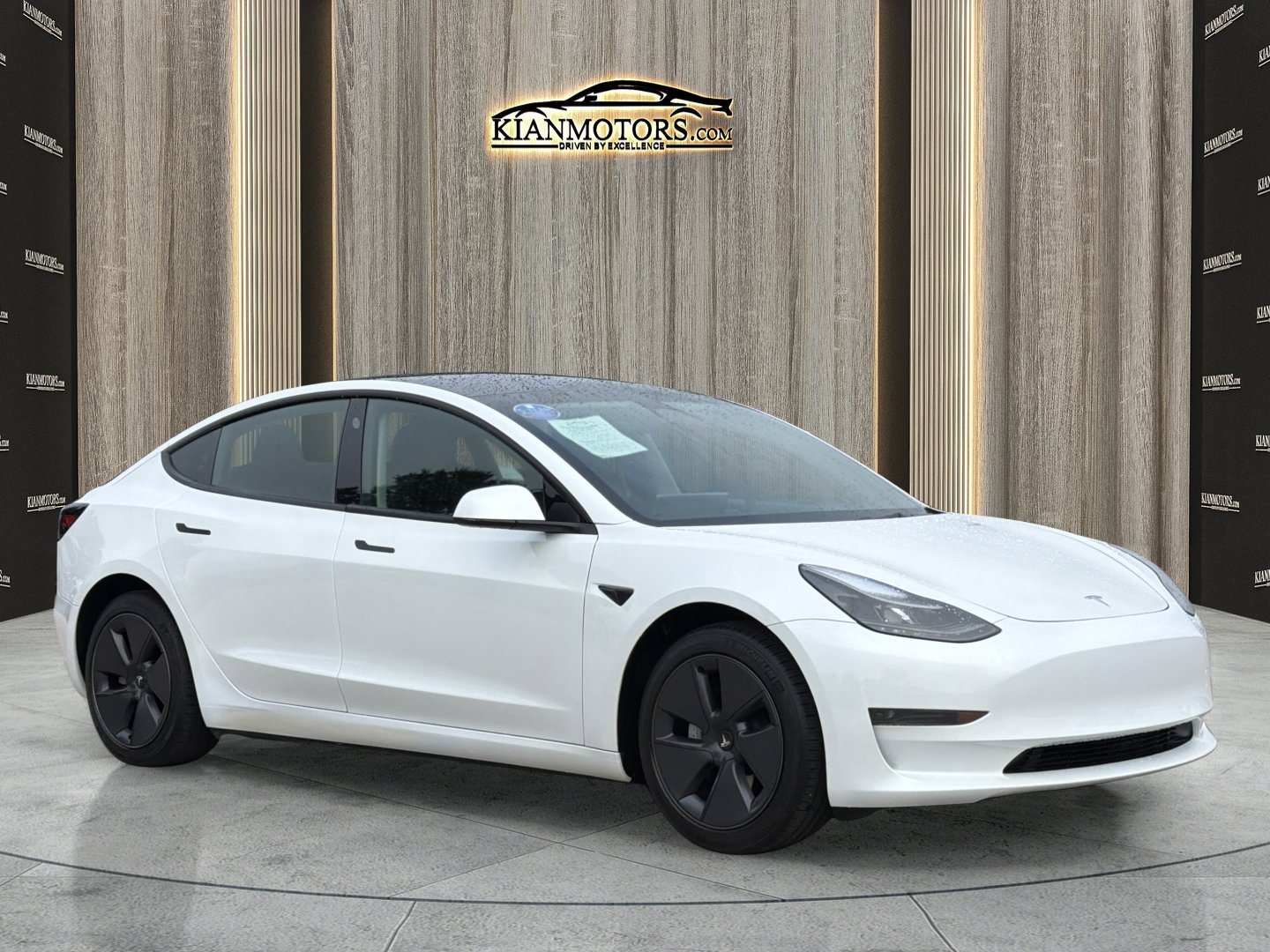 Used 2023 Tesla Model 3 Standard Range RWD image 1