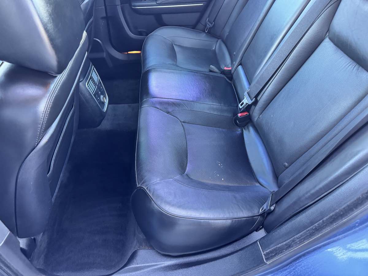 Used 2011 Chrysler 300 C RWD image 29