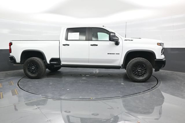 Used 2024 Chevrolet Silverado 2500 ZR2 w/ Technology Package AWD/4WD image 8