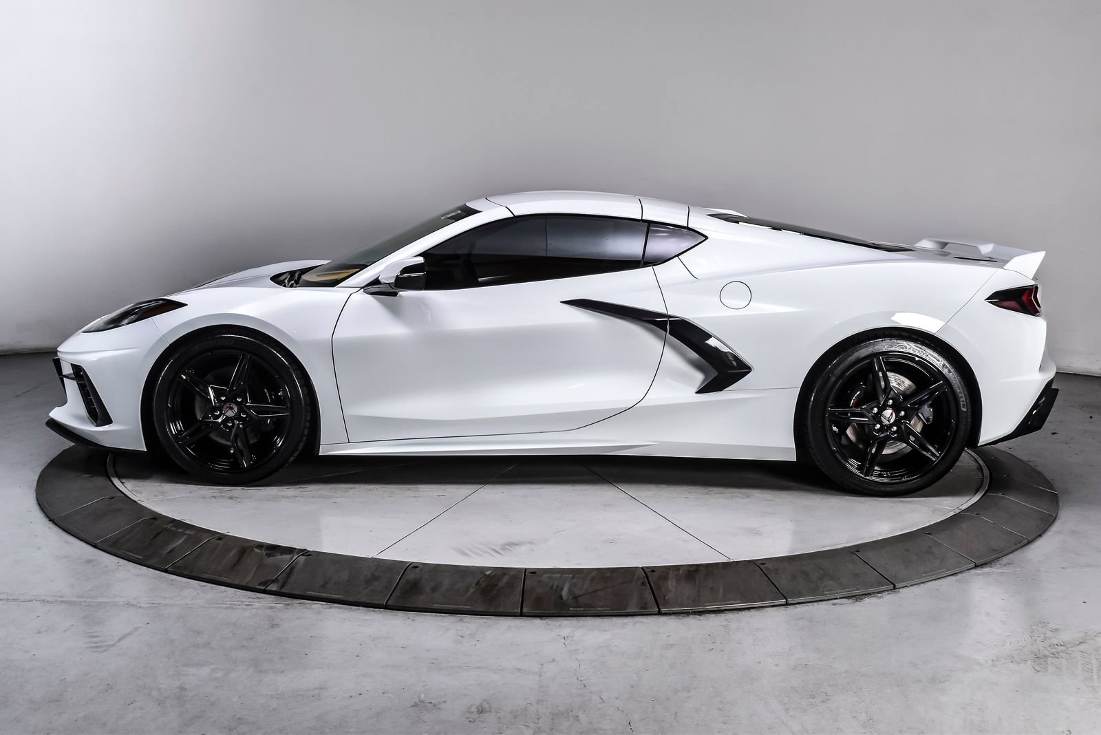 Used 2023 Chevrolet Corvette Stingray Premium Cpe w/ Z51 Performance Package RWD image 3