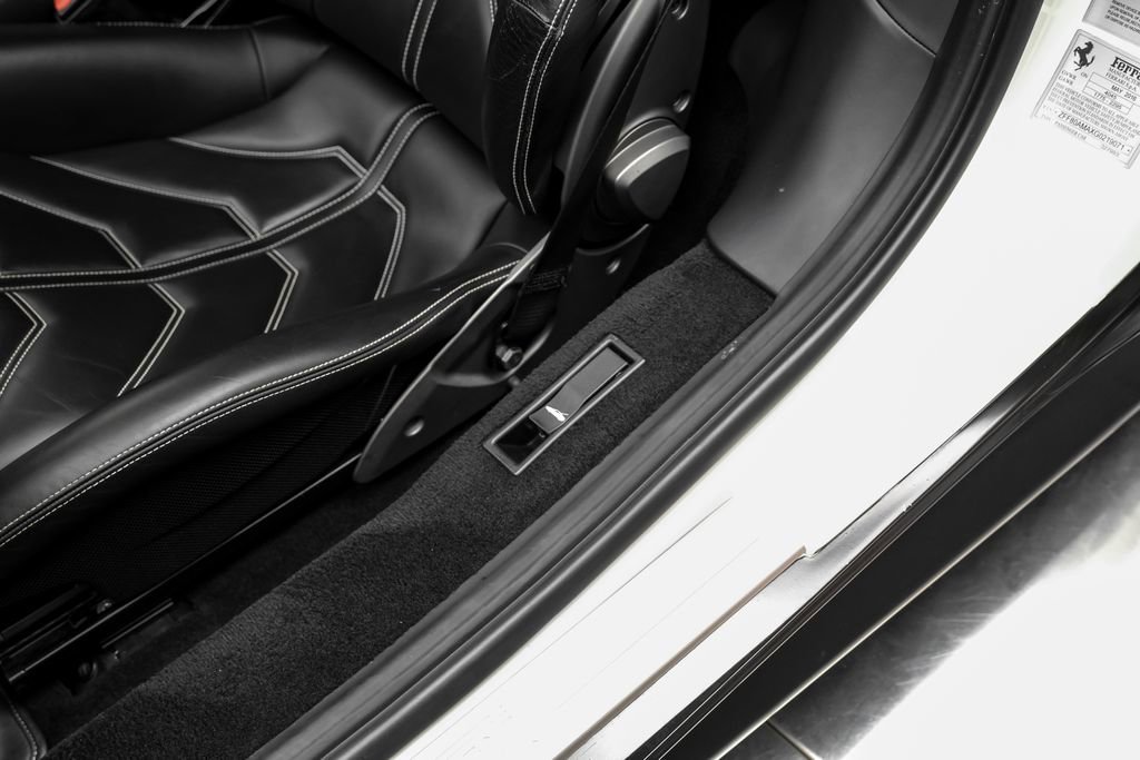 Used 2016 Ferrari 488 Spider RWD image 50