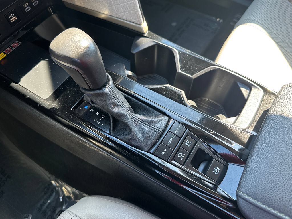 Used 2025 Toyota Camry XLE AWD/4WD image 24