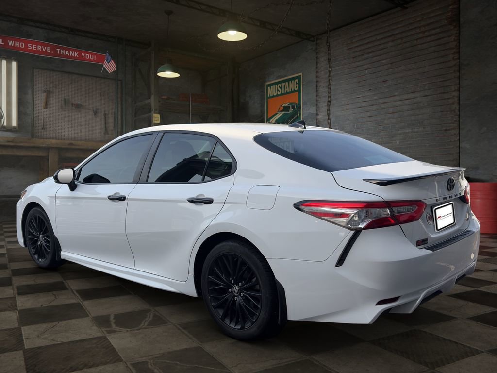 Used 2020 Toyota Camry SE image 4