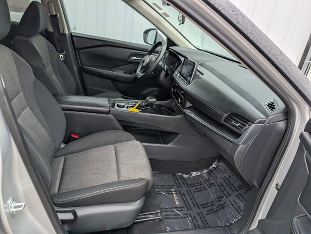 Used 2024 Nissan Rogue SV image 30