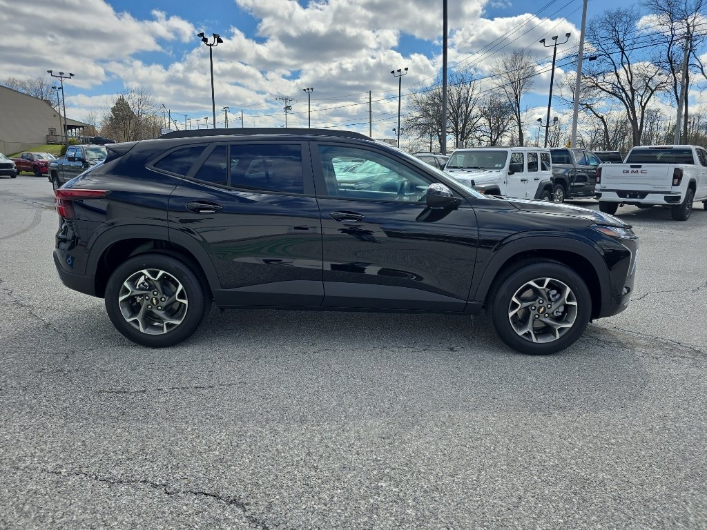 New 2026 Chevrolet Trax LT image 4