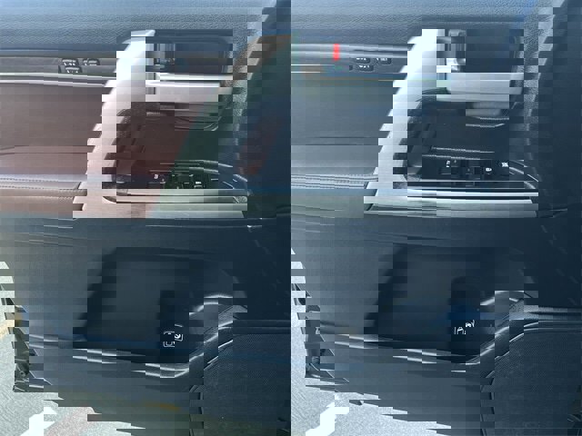 Used 2017 Toyota Land Cruiser image 25