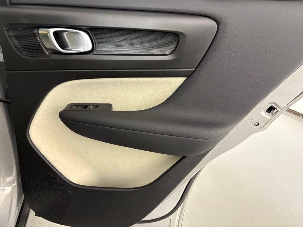 Used 2023 Volvo XC40 B5 Plus w/ Protection Package image 39