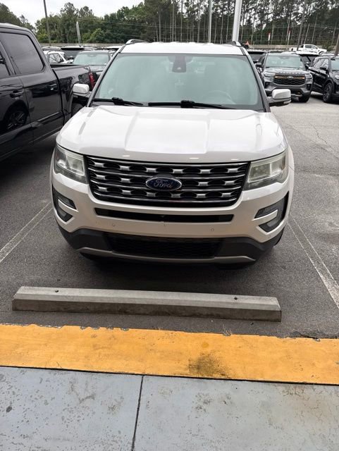 Used 2017 Ford Explorer Limited w/ Equipment Group 301A FWD image 9